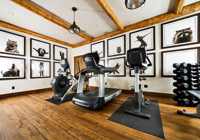 How to decorate workout room